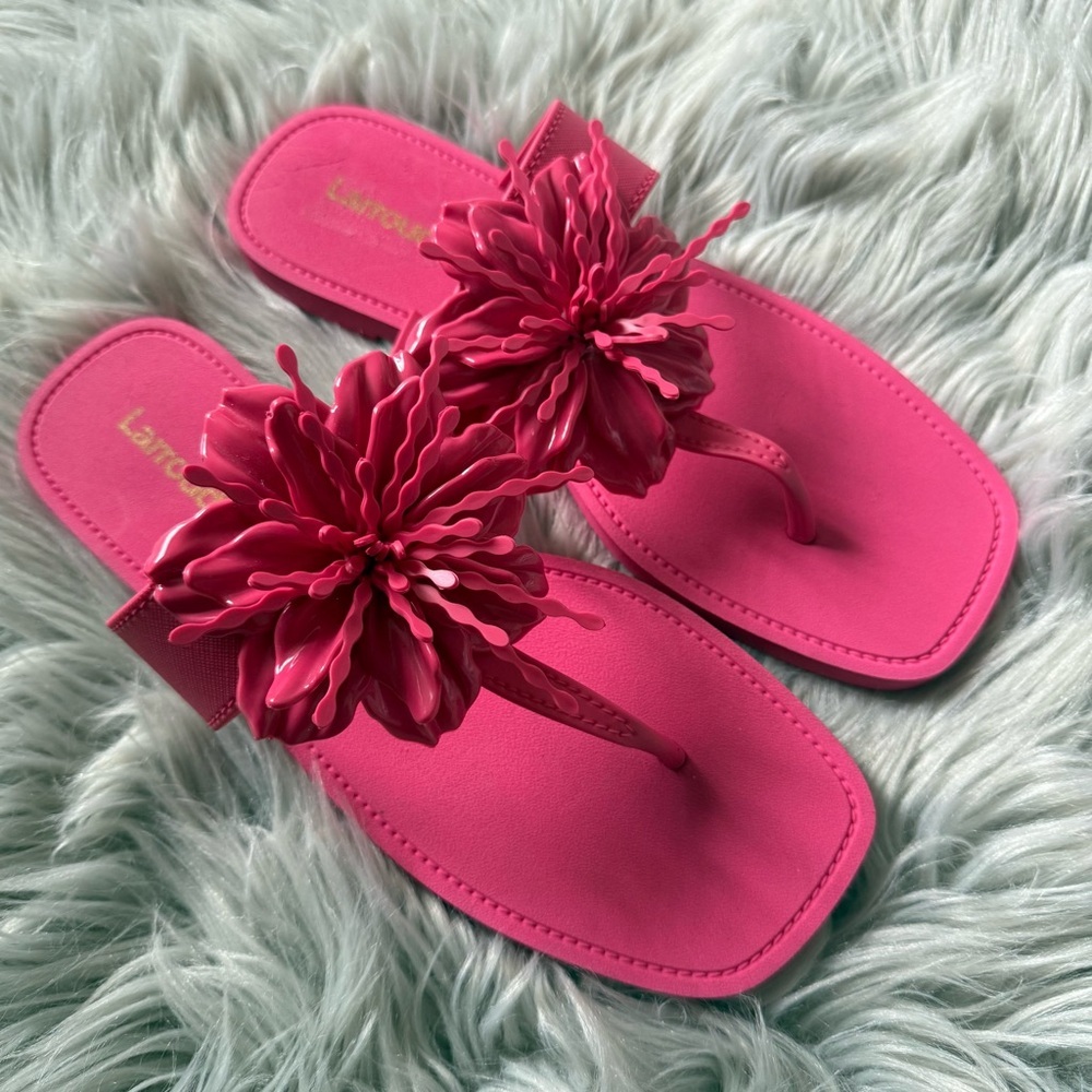 LARROUDE Hibiscus Flat Sandals in Pink Size 8/9 NWOB